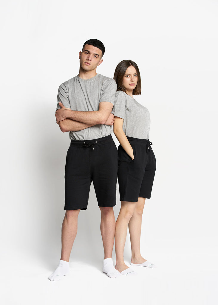 pantalon-corto-estilo-jogger-color-negro-ropa-sostenible