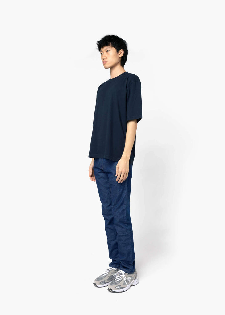 detalle-manga-camiseta-oversize-azul-marino-algodon-organico