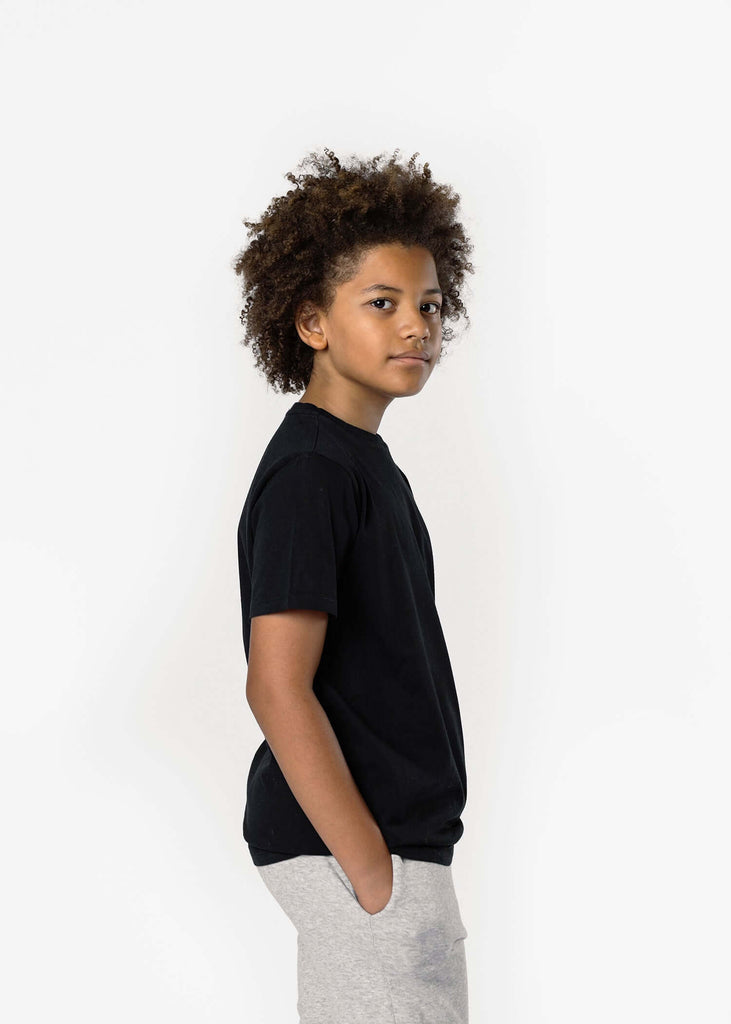 camiseta-color-negro-minimalism-nino-sostenible-algodon-organico