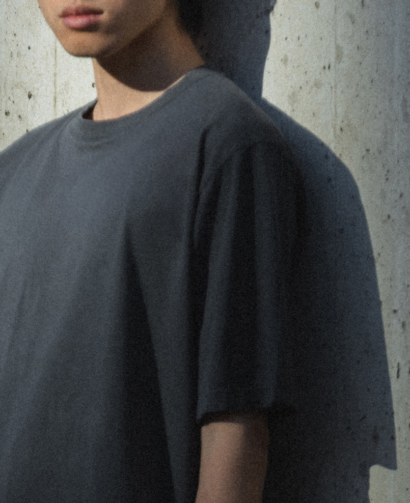 camiseta-oversize-detalle-manga-minimalism-brand-algodon-organico