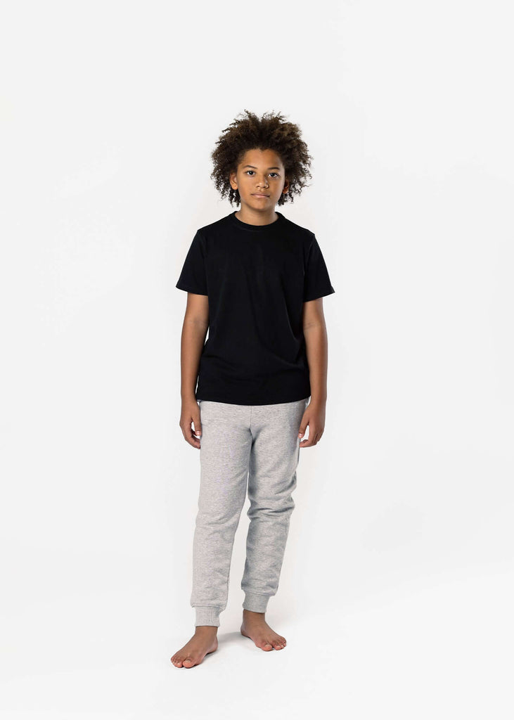 camiseta-minimalism-para-chico-algodon-organico-100-sostenible-color-negro