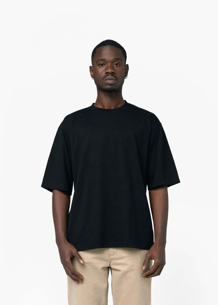 camiseta-negra-oversize-boxy-algodon-organico-minimalism-brand