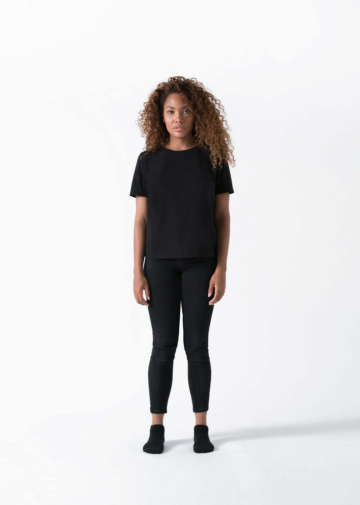 camiseta-color-negro-mujer-algodon-organico-sostenible